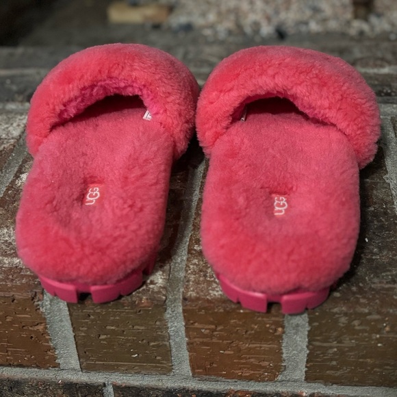 UGG Plush pink Slippers - Picture 5 of 5